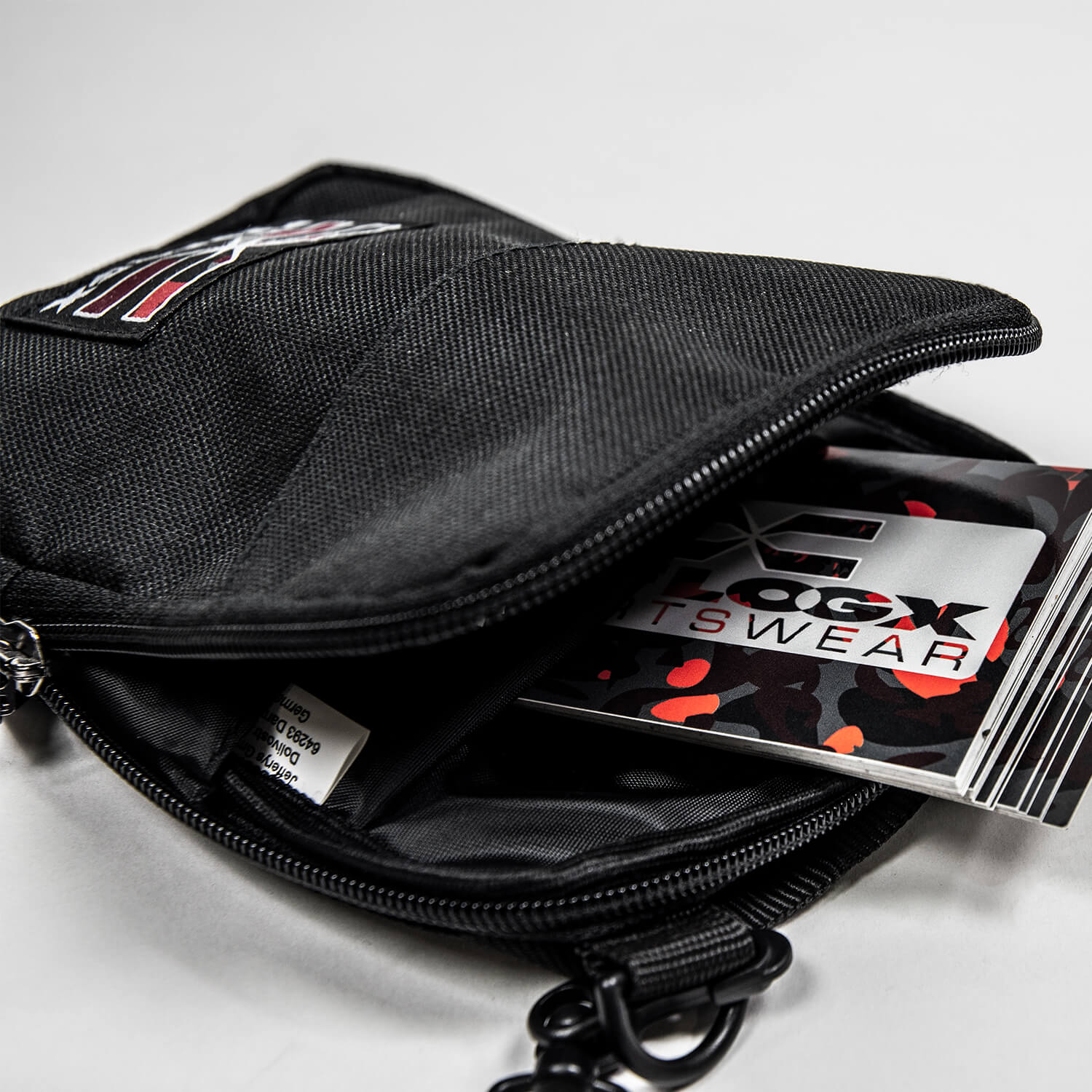 FEFLOGX Sportswear Umhängetasche Prime, Tasche gefüllt mit Stickern. FFX Umhängetasche Prime