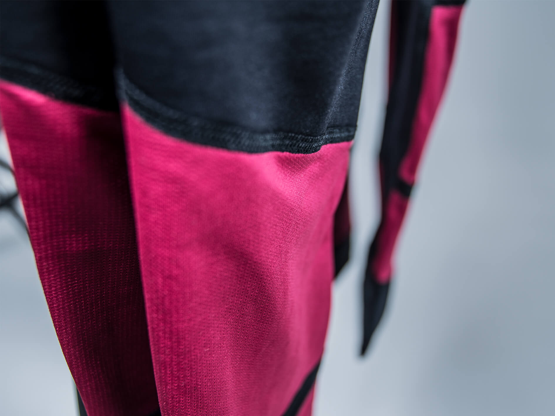 FEFLOGX Sportswear Damen Leggings Motion, rötliche Mesh-Einsätze, Fotoalbum.