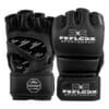 Hoch-professionelle MMA Fight Handschuhe Performance Fighter by FEFLOGX Sportswear für Training & Wettkampf. Hochwertigstes & extrem strapazierfähiges FFX-Leder, Kampfhandschuhe, MMA Gloves, MMA Box Handschuhe, MMA Handschuhe, UFC Handschuhe, super-bequem & hoch-komfortabel, anatomisch vorgeformt & ergonomisch entwickelte Passform, max. Schutz & sportlich-elegantes Design, in schwarz & schwarz-weiß, extrem hochwertiges & starkes Verschlussband mit FEFLOGX Logo Hot Print, Beste Polsterung für maximale Power & exzellente Performance, ohne Daumen Schutz, Paar Ansicht (1), schwarzer Logo-Druck. FFX Pro MMA Fight Handschuhe Performance Fighter