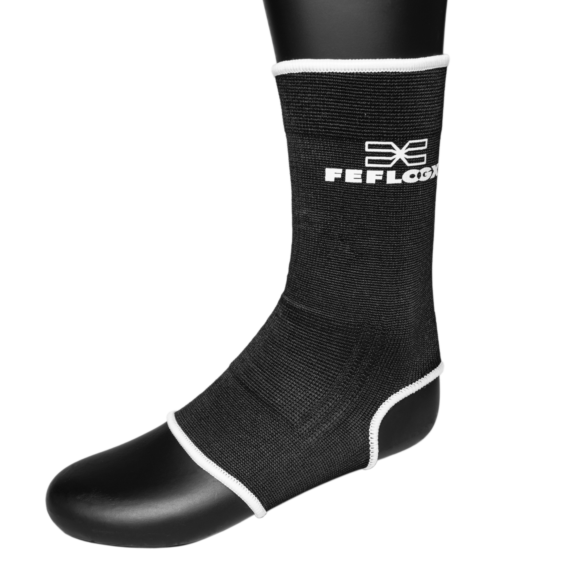 FFX Kampfsport Knöchelschützer Solid Control by FEFLOGX Sportswear, erstklassiger Knöchelschutz, Knöchelbandagen, Fußgelenkbandagen, Kickbox Fußbandagen Kickboxen, Muay Thai, MMA, Boxen, Thaiboxen, Ringen etc. äußere Seitenansicht einer Fußbandage.