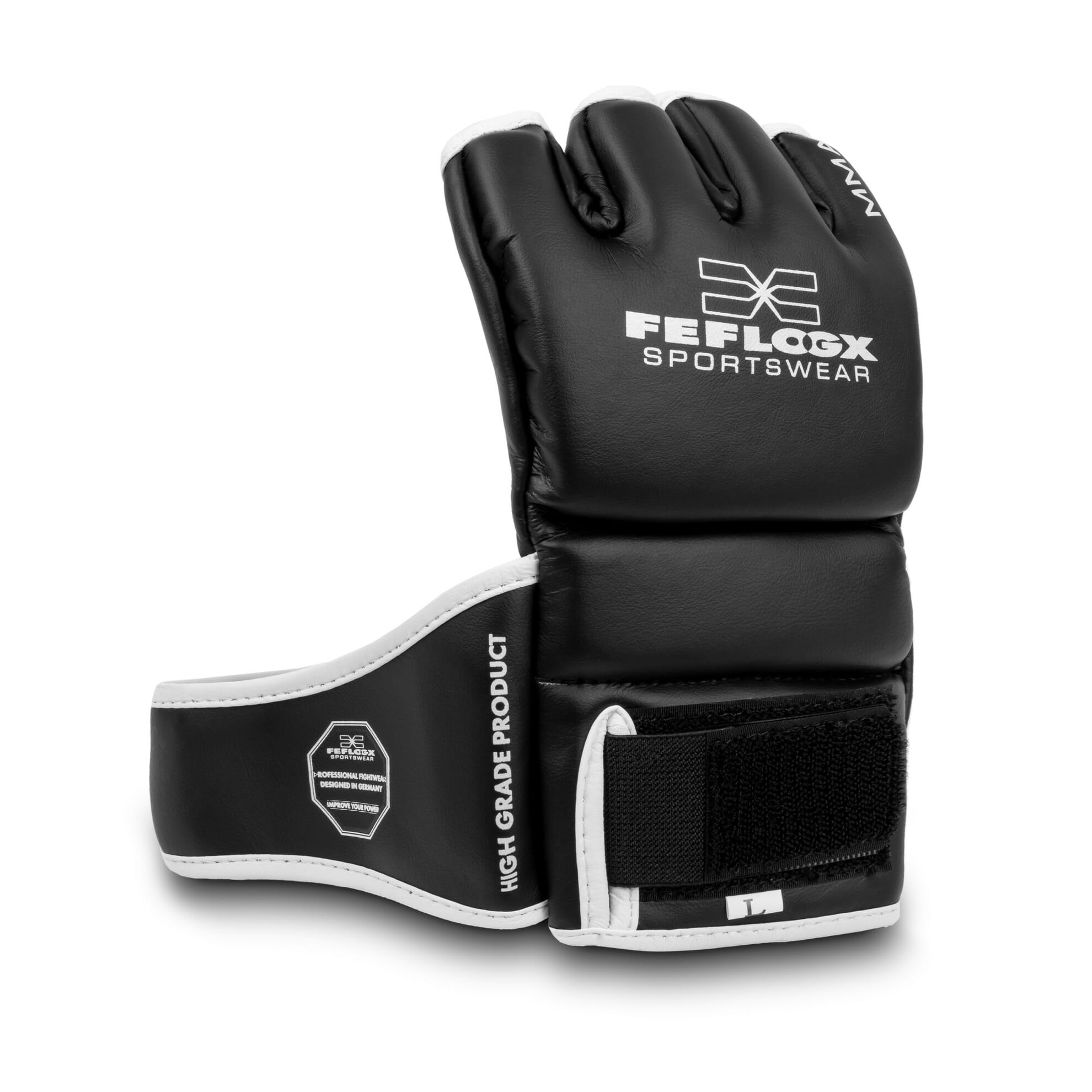 Hoch-professionelle MMA Training Handschuhe Power by FEFLOGX Sportswear. Hochwertigstes & extrem strapazierfähiges FFX-Leder, MMA Gloves, MMA Handschuhe Venum, Kampfsport Handschuhe, UFC Handschuhe, Boxsackhandschuhe, super-bequem & hoch-komfortabel, anatomisch vorgeformt & ergonomisch entwickelte Passform, max. Schutz & sportlich-elegantes Design, in schwarz-weiß, extrem hochwertiges & starkes Verschlussband mit FEFLOGX Logo Hot Print, mit Daumen Schutz, Ansicht stehend (3). FFX Pro MMA Handschuhe Training Fight Power