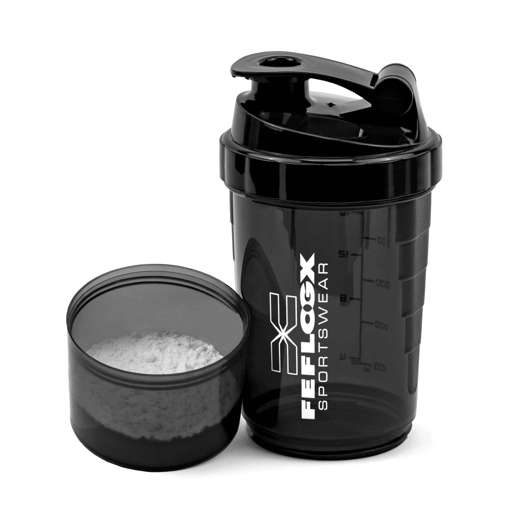 FEFLOGX Sportswear FFX Eiweiß Shaker Multi Boost High Performance, mit 2 Fächern für Pulver & Tabletten / Supplements etc., höchste Qualität mit hochwertigem Drehverschluss & herausnehmbarem, erstklassigem Edelstahl-Feder-Sieb für supercremige Shakes, 750ml / 20oz, frei von BPA & DEHP, Mixer, enorm langlebig & verlässlich auslaufsicher, vordere, Shakemixer, Eiweiß Shaker, Protein Shaker mit Pulverfach, Eiweißshaker, Shake Mixer, recycelbar, Vorderansicht, Skala 500ml Foto_7. FFX Eiweiß Shaker Multi Boost