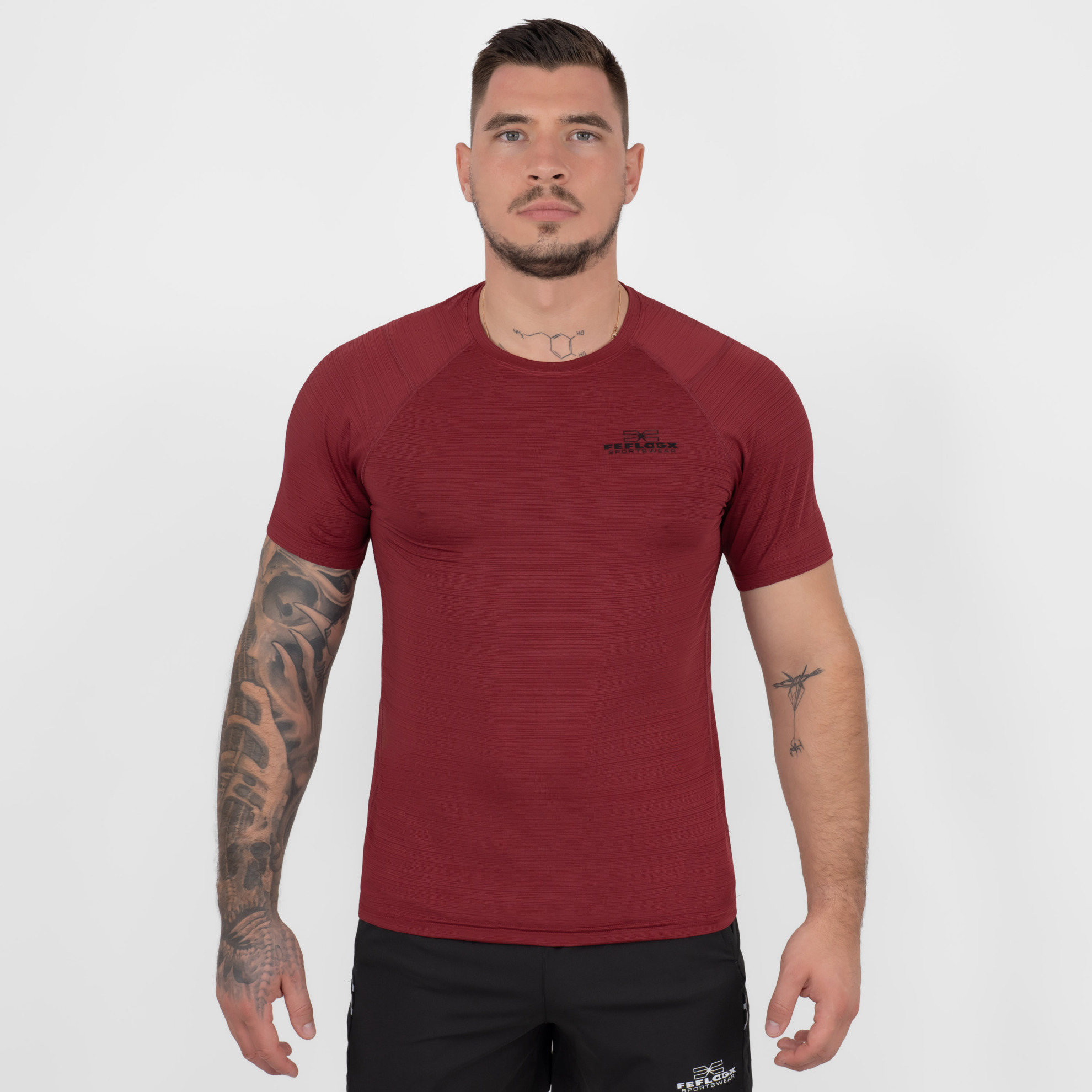 FFX Stretch Sportshirt Fighting Force by FEFLOGX Sportswear, super komfortabel & mega Top stylisches Design, Sport Shirt, Laufshirt, Gym Shirt, MMA Shirt, Rashguard, sretchiges Fighting Fitness Shirt Farben: schwarz, grau, blau, rot, vordere Ansicht des roten stretch Sportshirts. FFX Stretch Sportshirt Fighting Force