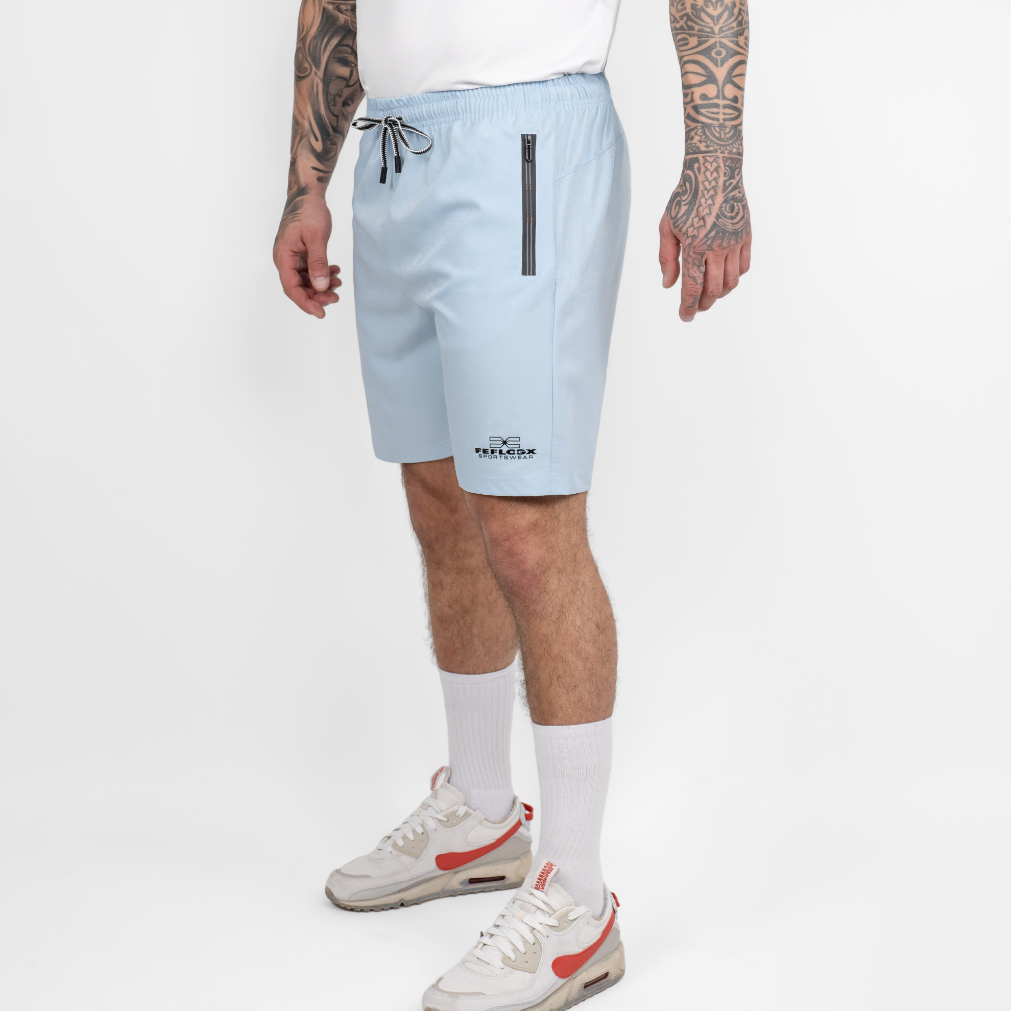FFX Excellent Training Sport Shorts Flex Fit von FEFLOGX Sportswear, exzellente Sport Shorts, Kurze Sporthose, kurze Trainingshose, Sport Shorts Herren, kurze Jogginghose Herren in hellblau & hellgrün, seitliche Ansicht links vorne, hellblaue Sportshorts. FFX Excellent Training Sport Shorts Flex Fit