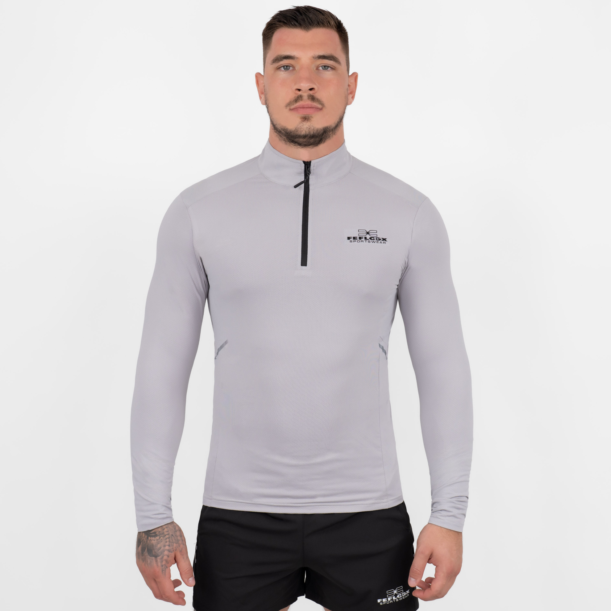 FFX High Performance Sport Sweatshirt mit Reißverschluss by FEFLOGX Sportswear, super komfortabel & mega Top stylisches Design, Sweater, Sport Sweatshirt, Longsleeve Shirt, Zip Pullover, Sport Oberteil, Sweatshirt, Mesh Look Farben: schwarz, grau-weiß, hellblau vordere Ansicht des grau-weißen Sport Sweatshirt mit 1/4 Reißverschluss. FFX High Performance Sport Sweatshirt mit Reißverschluss