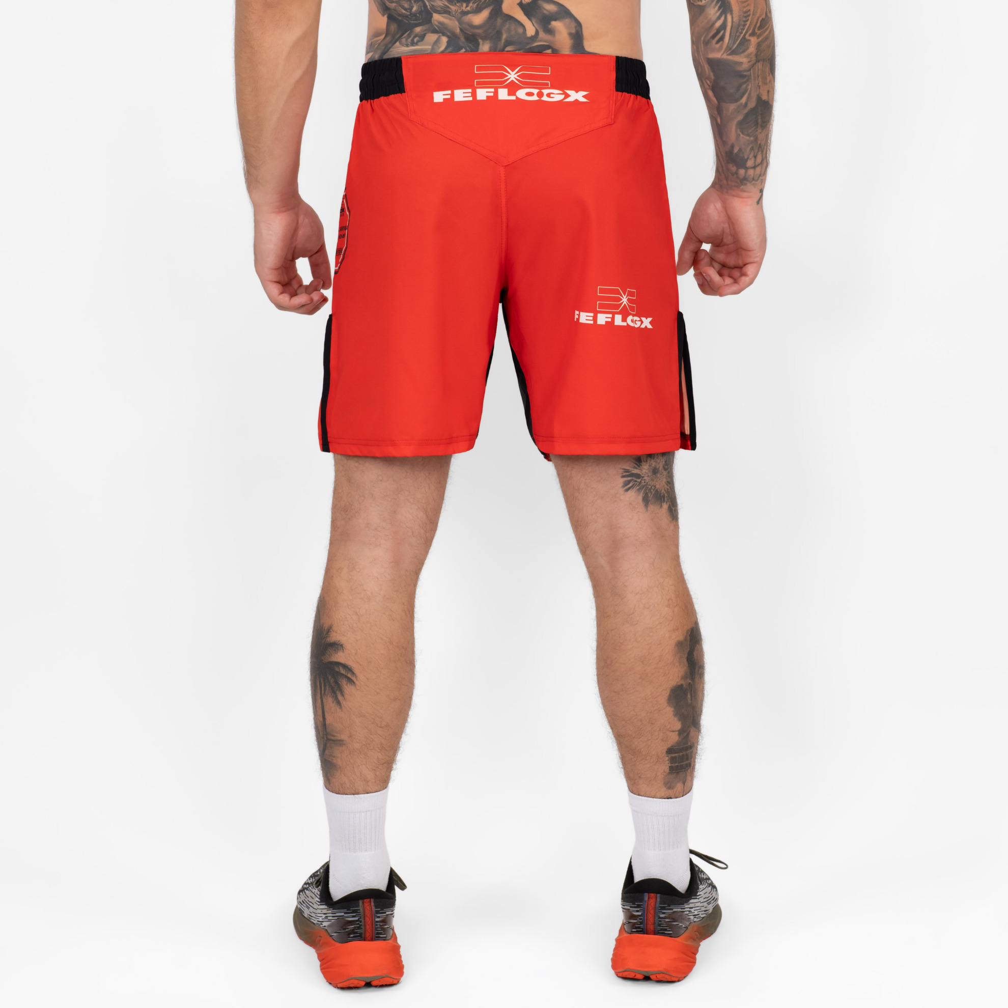 FFX MMA Fight Shorts Performance by FEFLOGX Sportswear, MMA Shorts für High Performance, Fight Shorts für Champions, Sport Shorts, MMA Hose, Kickbox Hose, super komfortabel & mega Top Fighting-Design, Farben: schwarz, rot, weiß, blau, hintere Ansicht der roten Fight Sport Shorts. FFX MMA Fight Shorts Performance