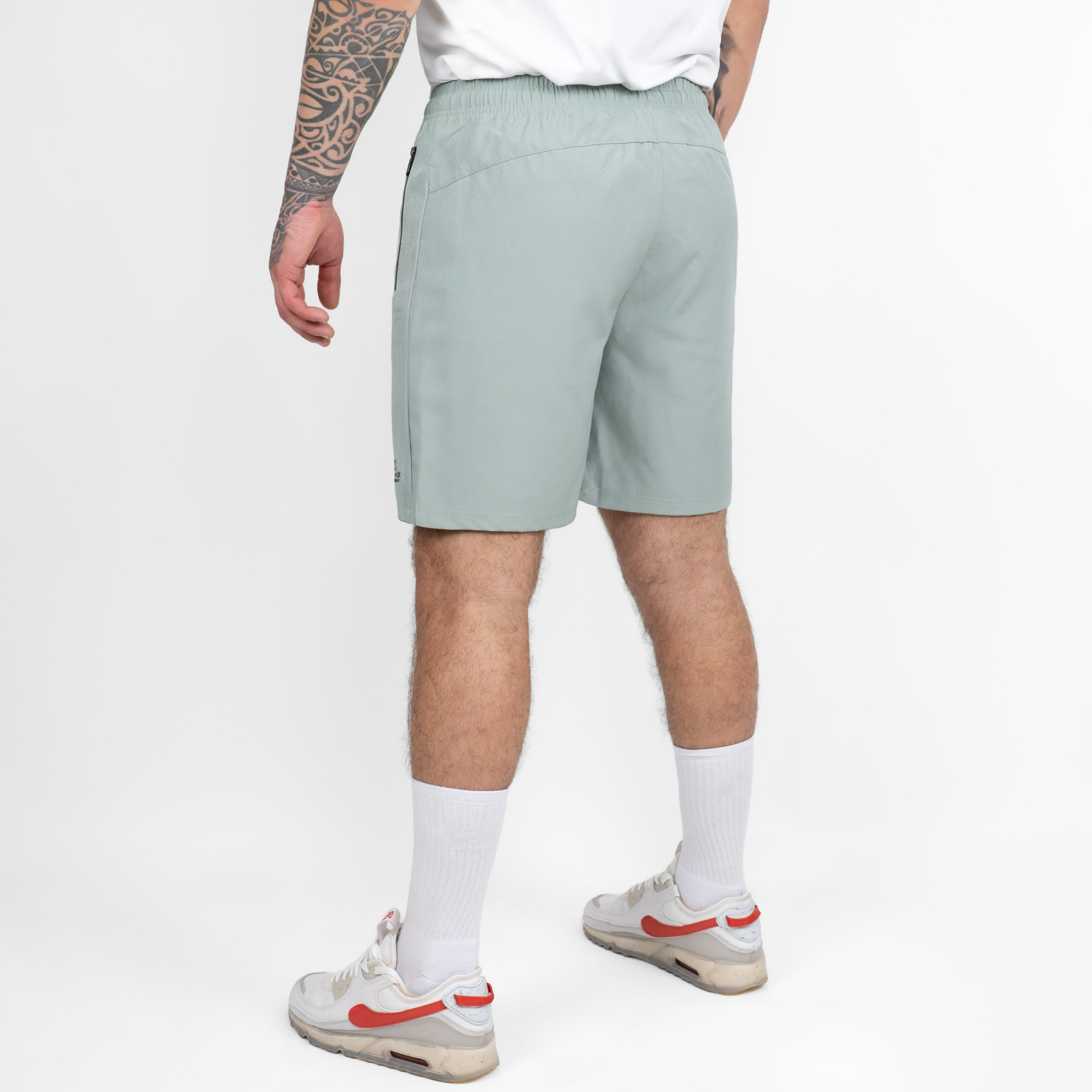FFX Excellent Training Sport Shorts Flex Fit von FEFLOGX Sportswear, exzellente Sport Shorts, Kurze Sporthose, kurze Trainingshose, Sport Shorts Herren, kurze Jogginghose Herren in hellblau & hellgrün, hintere Ansicht schräg, hellgrüne Sportshorts. FFX Excellent Training Sport Shorts Flex Fit