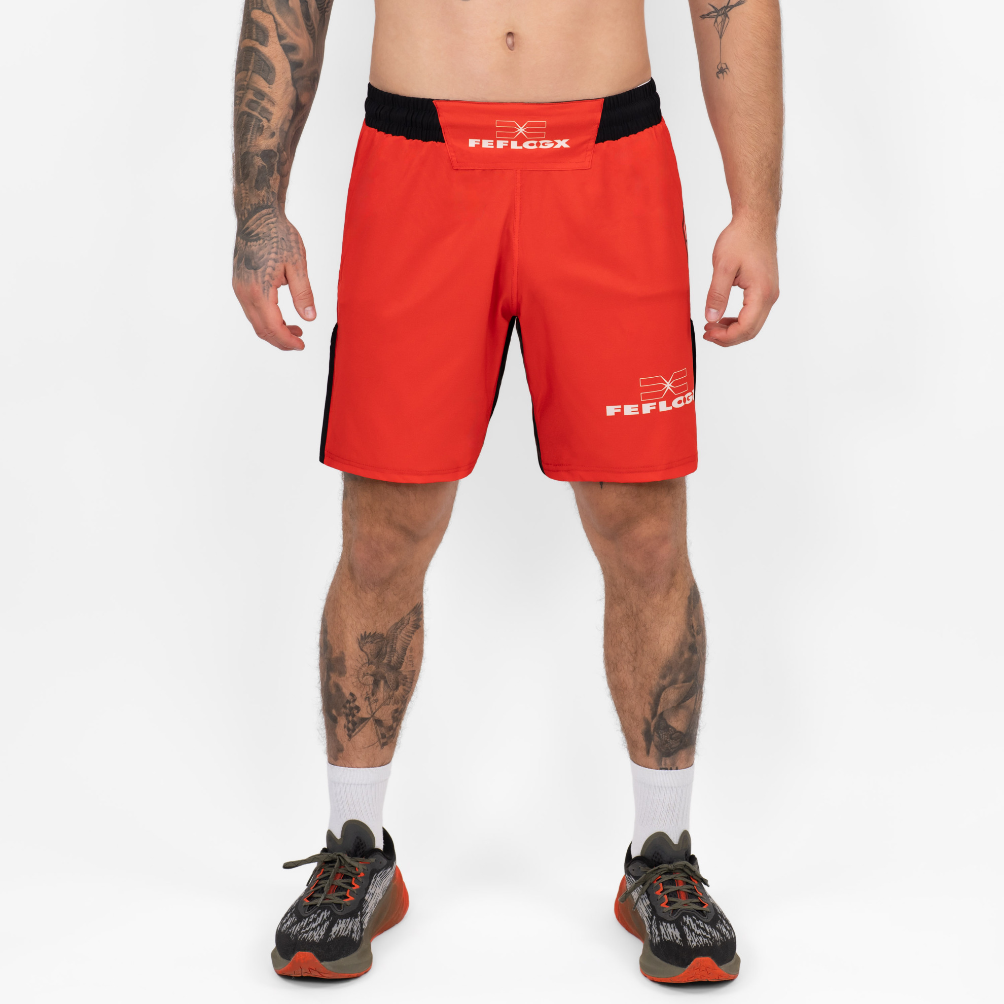 FFX MMA Fight Shorts Performance by FEFLOGX Sportswear, MMA Shorts für High Performance, Fight Shorts für Champions, Sport Shorts, MMA Hose, Kickbox Hose, super komfortabel & mega Top Fighting-Design, Farben: schwarz, rot, weiß, blau, vordere Ansicht der roten Fight Sport Shorts. FFX MMA Fight Shorts Performance