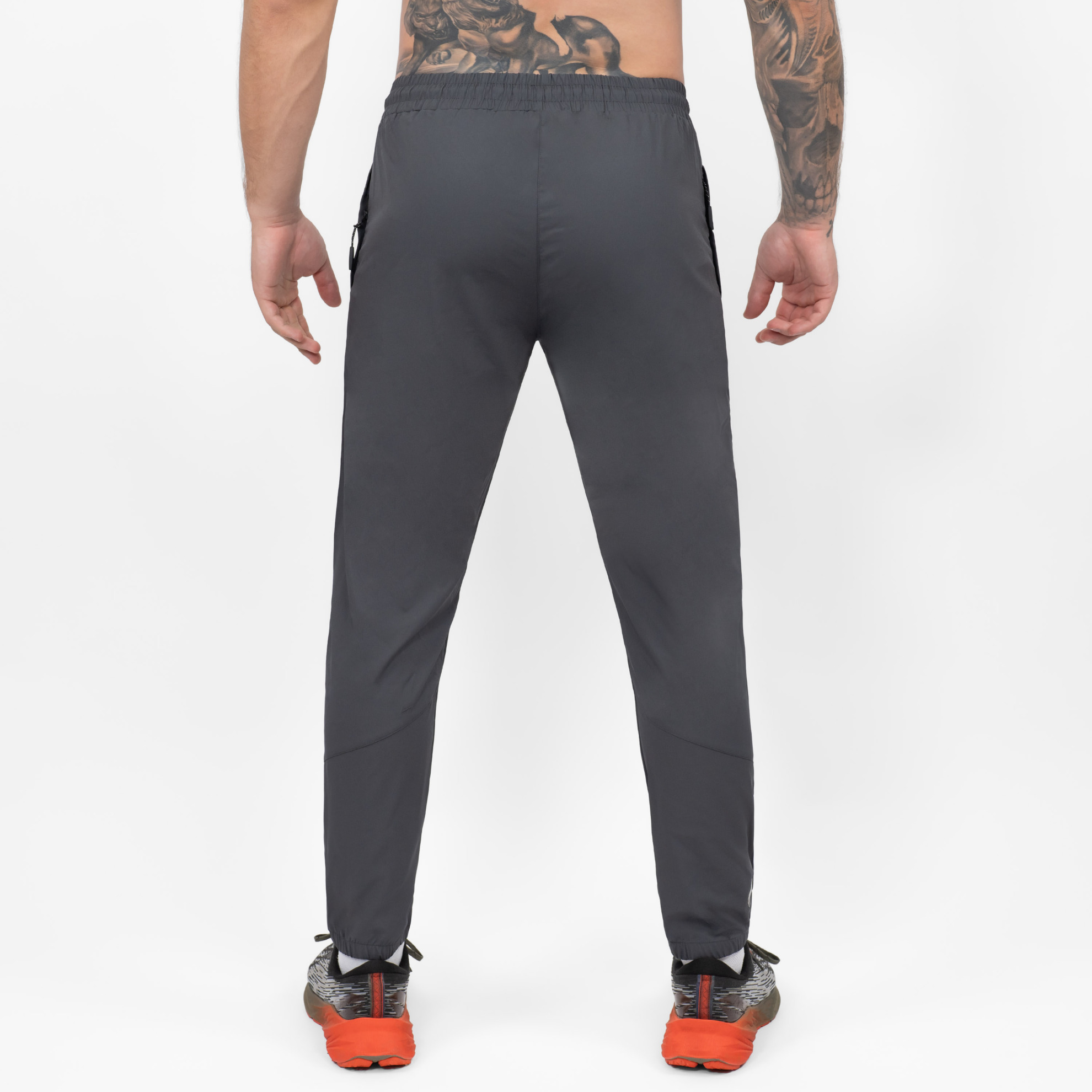 FFX Jogger Sport Hose Enduring Performance von FEFLOGX Sportswear, mit Reißverschlusstaschen, Jogginghose in schwarz, blass grün & grau, Jogginghose Herren, Sporthose, Jogging Hose, hintere Ansicht der grauen, langen Trainingshose. FFX Jogger Sport Hose Enduring Performance