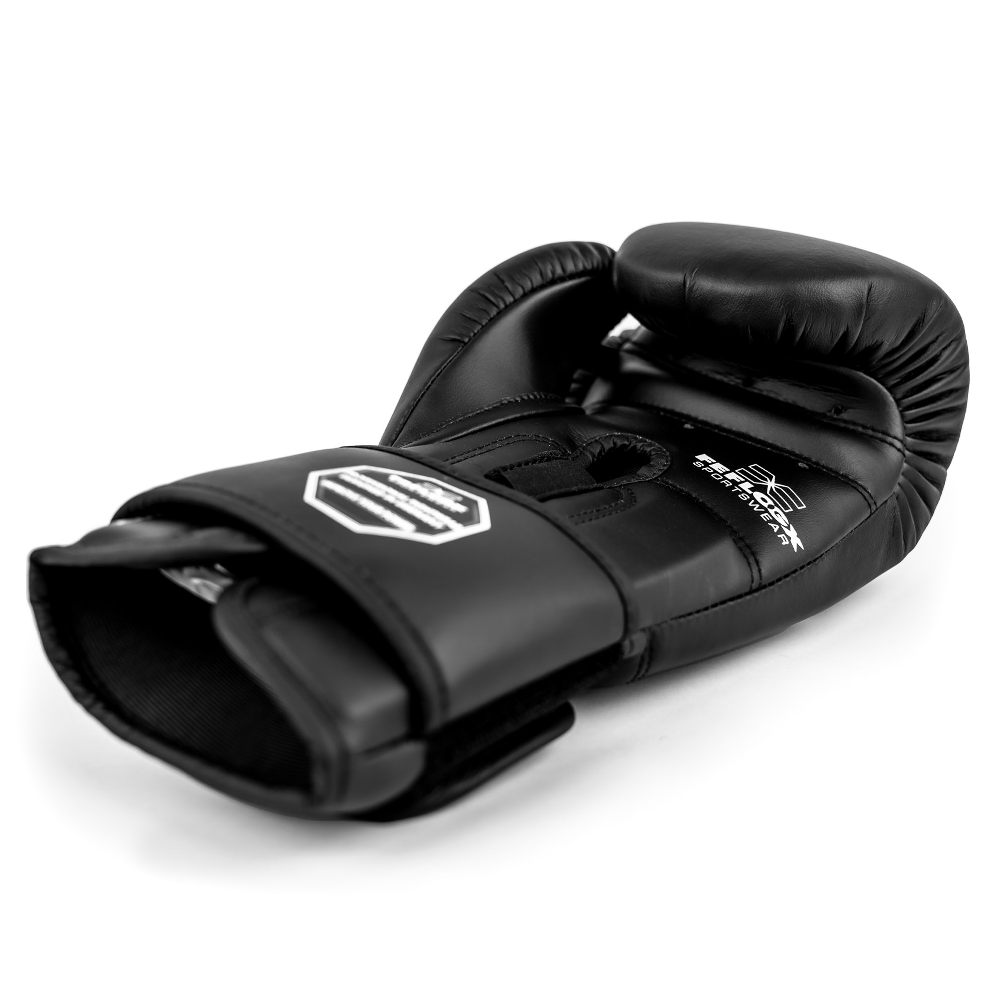 FFX Pro Boxhandschuhe Performance Striker von FEFLOGX Sportswear. Professionelle Kick Box Handschuhe, ultra hochwertig, Boxing-Gloves für max. Power, Kickbox Handschuhe, Muay Thai Handschuhe, Boxen Handschuhe Sparring, Boxsack-Handschuhe. Größen: 8oz, 10 oz, 12 oz, 14 oz, 16 oz. Farben: schwarz, rosa, olivgrün & weiß. Foto liegend eines schwarzen Boxhandschuhs (2). FFX Pro Boxhandschuhe Performance Striker