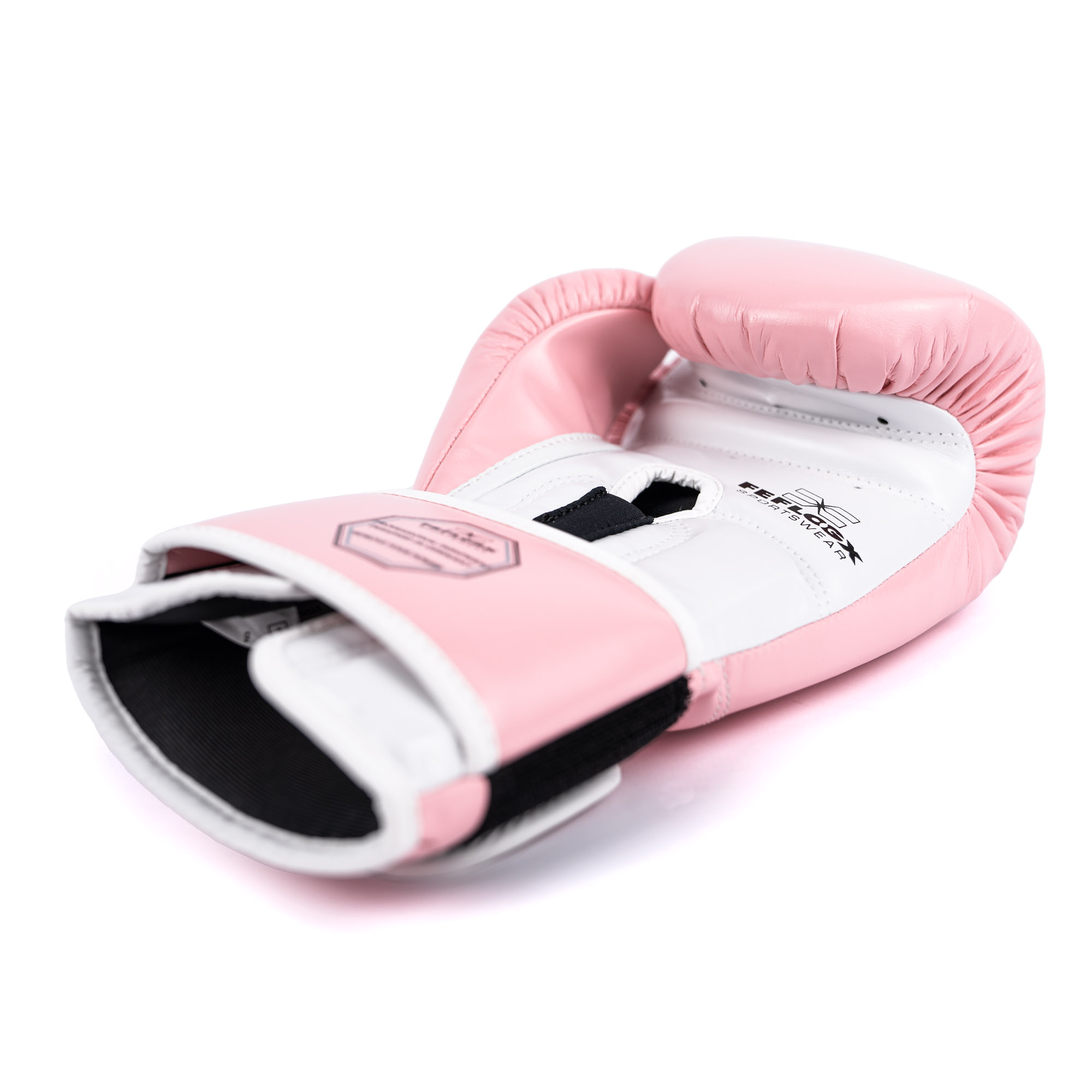 FFX Pro Boxhandschuhe Performance Striker von FEFLOGX Sportswear. Professionelle Kick Box Handschuhe, ultra hochwertig, Boxing-Gloves für max. Power, Kickbox Handschuhe, Muay Thai Handschuhe, Boxen Handschuhe Sparring, Boxsack-Handschuhe. Größen: 8oz, 10 oz, 12 oz, 14 oz, 16 oz. Farben: schwarz, rosa, olivgrün & weiß. Foto liegend eines rosa Boxhandschuhs. FFX Pro Boxhandschuhe Performance Striker