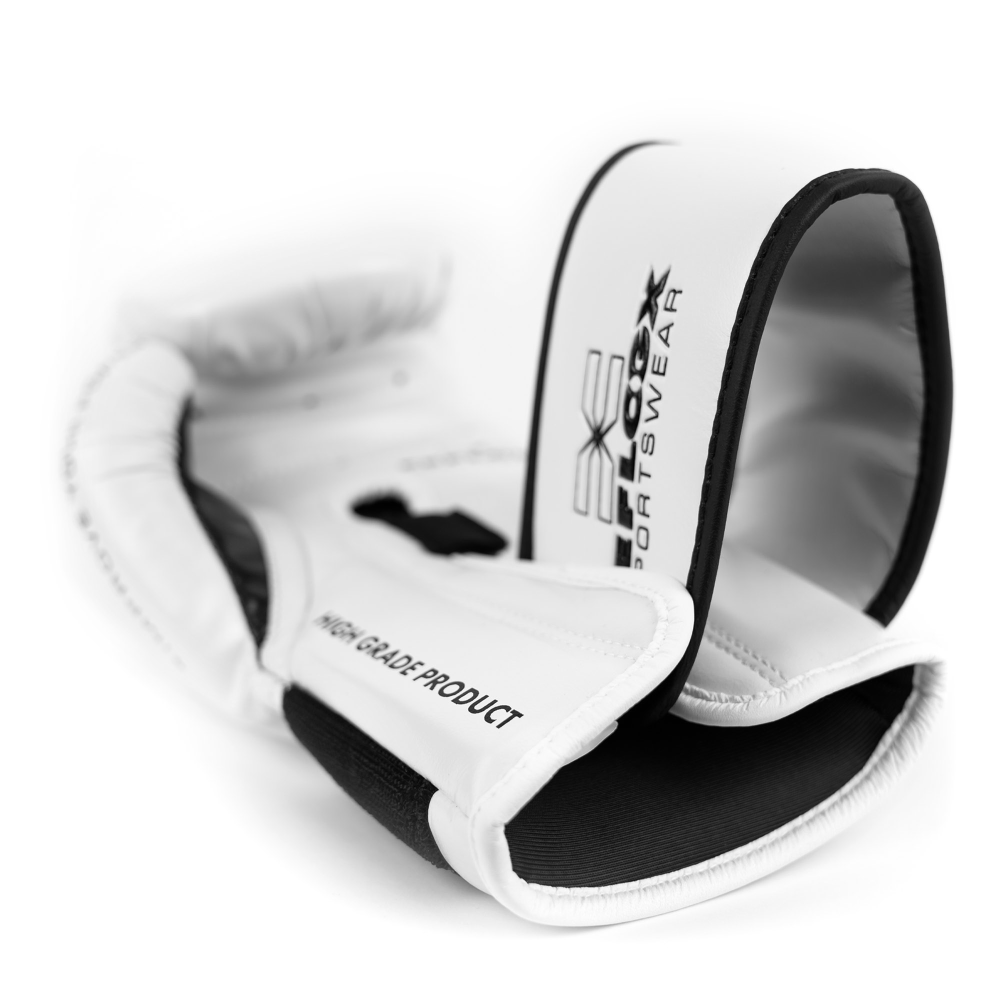 FFX Pro Boxhandschuhe Performance Striker von FEFLOGX Sportswear. Professionelle Kick Box Handschuhe, ultra hochwertig, Boxing-Gloves für max. Power, Kickbox Handschuhe, Muay Thai Handschuhe, Boxen Handschuhe Sparring, Boxsack-Handschuhe. Größen: 8oz, 10 oz, 12 oz, 14 oz, 16 oz. Farben: schwarz, rosa, olivgrün & weiß. Foto liegend eines weißen Boxhandschuhs (2). FFX Pro Boxhandschuhe Performance Striker